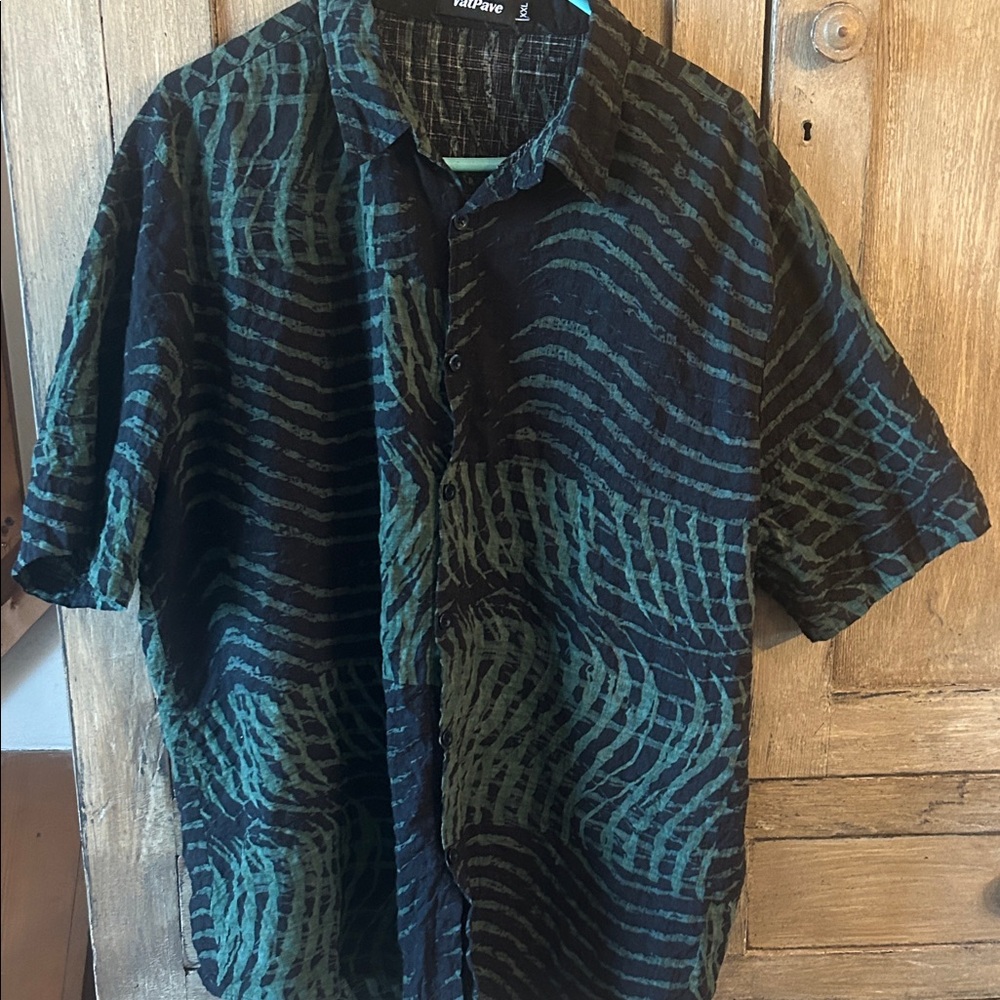 Men's Black and Green Patterned Casual Shirt